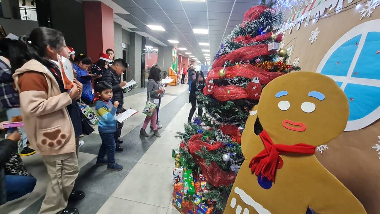 Los niños convierten el Jach’a Uta en la “Casa de la Navidad” con alegría e irradian paz y amor