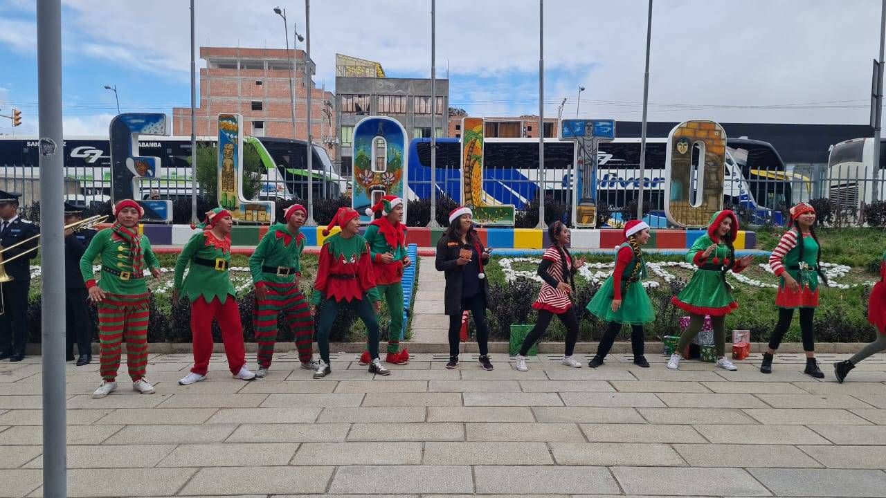 El Desfile Navideño en El Alto traerá magia, música y personajes de Disney y Marvel este sábado