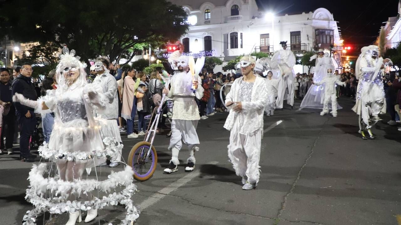 "La Noche en Blanco en la Ciudad Blanca" deslumbra en Sucre, en la antesala del Bicentenario