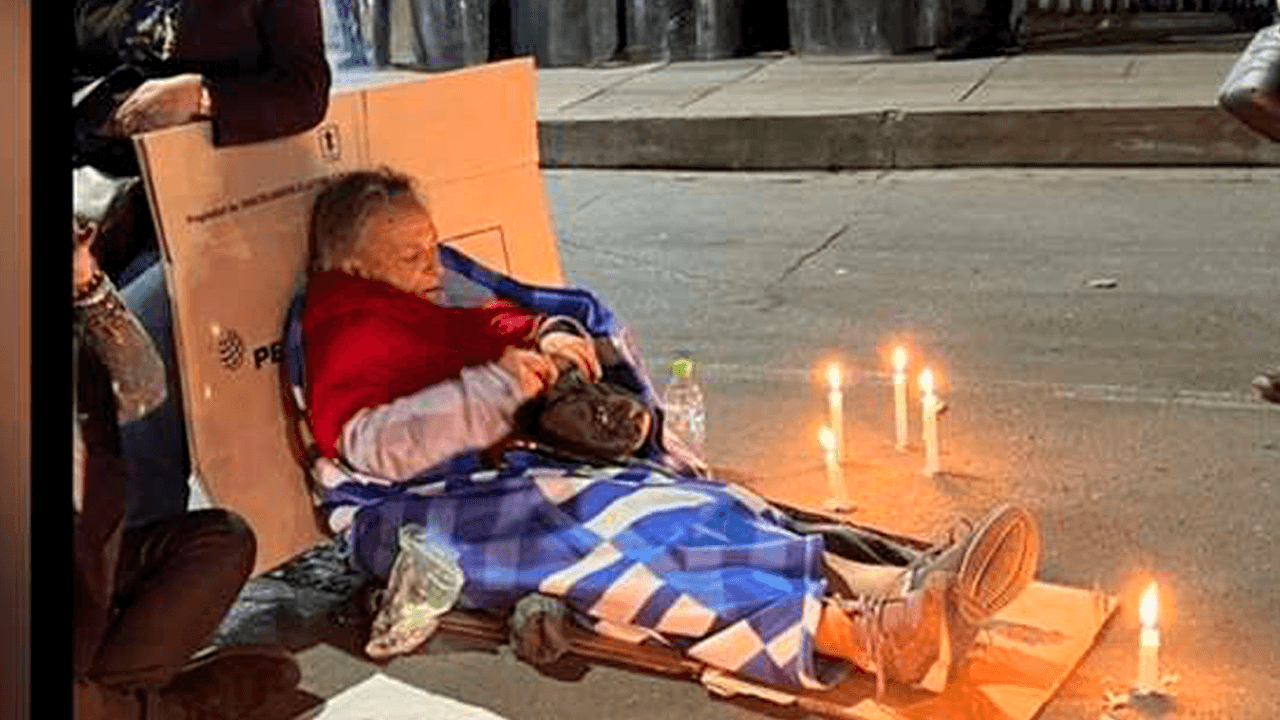 Activista de 80 años hizo vigilia contra la toma de la Asamblea de Derechos Humanos