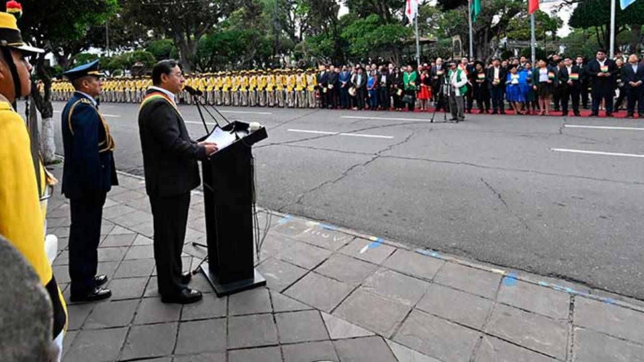 Arce llama a la unidad y paz social en el año del Bicentenario