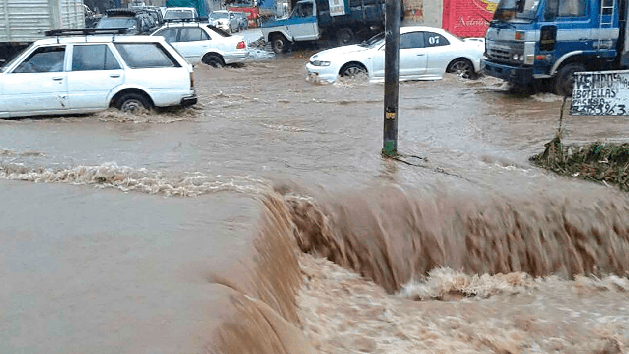 Destrozos por lluvias: Caos en las ciudades del Eje Central