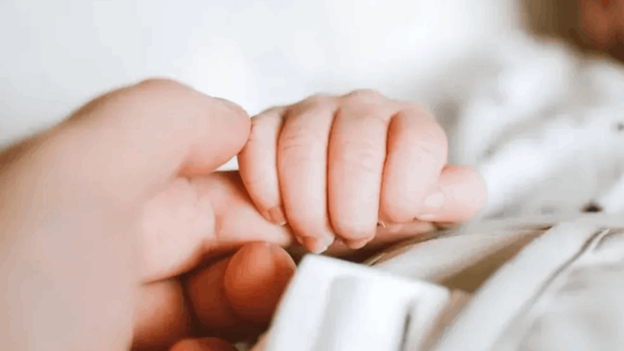 Aprehenden a una madre y dos personas por la venta de una bebé