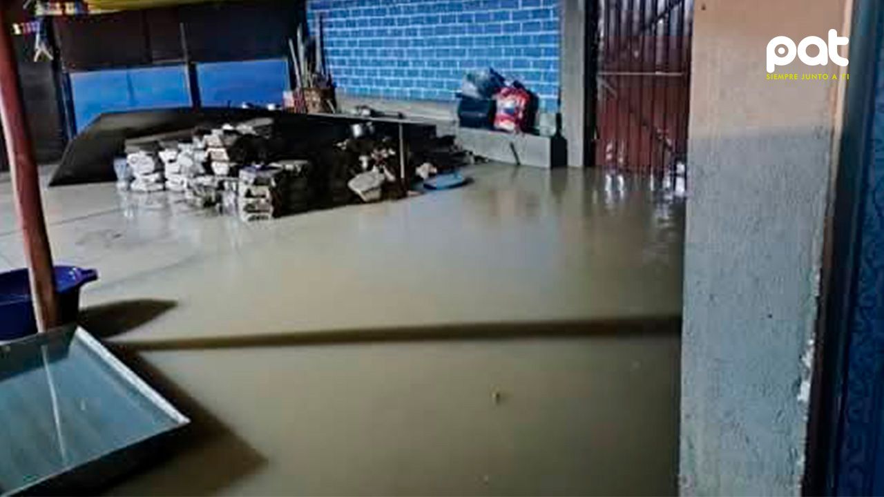 El agua invade viviendas en Oruro: familias claman por ayuda