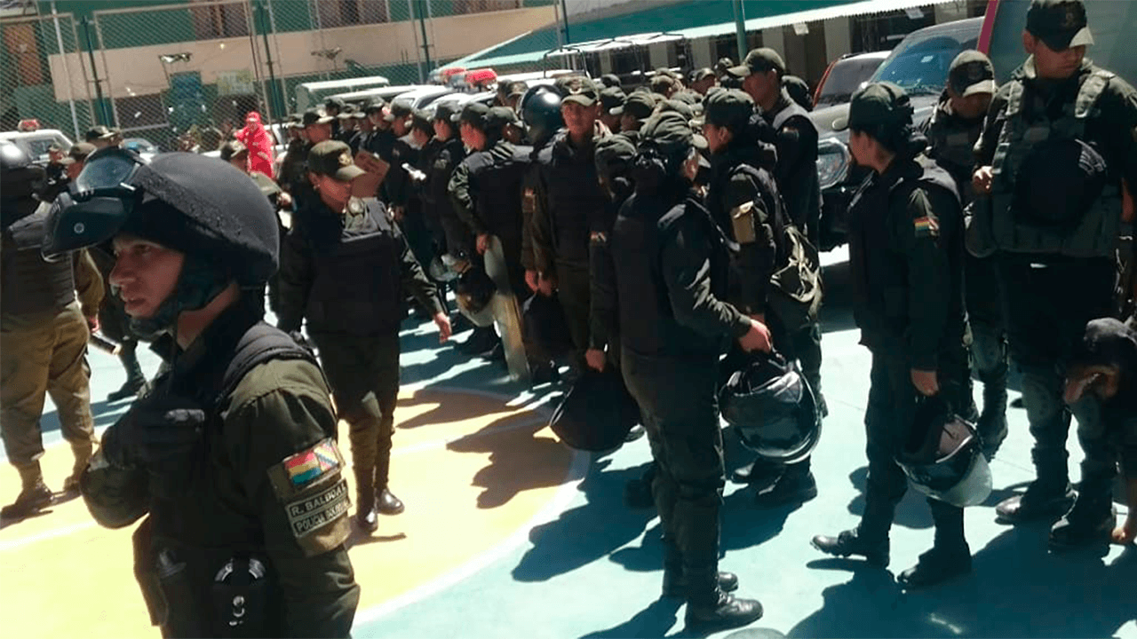 Emboscada deja tres policías heridos en medio de marcha convocada por el 'Evismo'