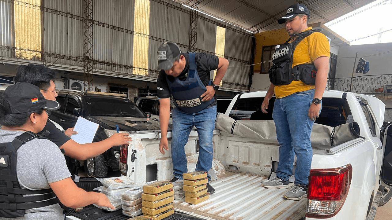 Incautan 180 kilos de droga en operativo en la carretera Bioceánica