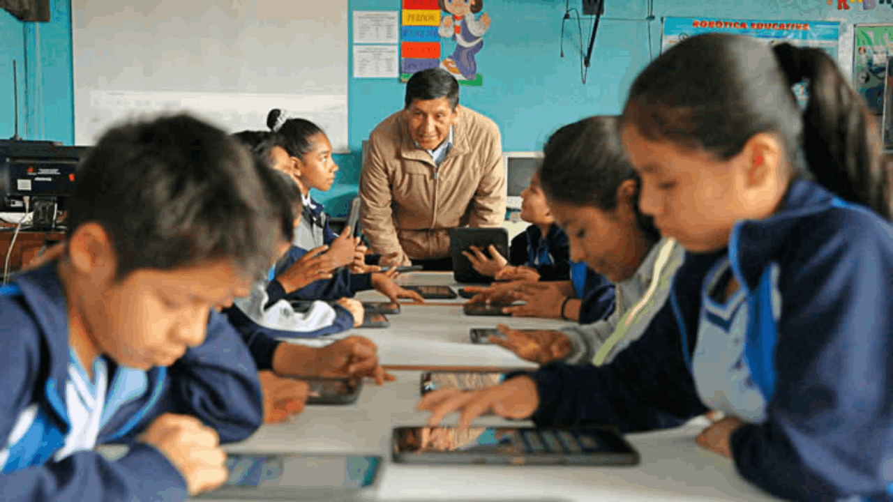 Profesores celebran el Día del Maestro con carencias y sacrificios en su labor