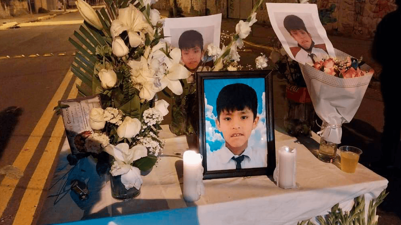 Niño de 7 años muere atropellado por una volqueta en la puerta de su colegio