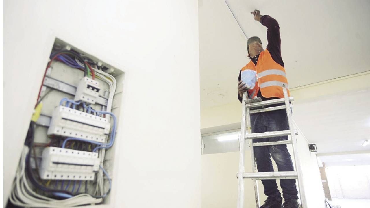 Deuda deja sin energía eléctrica a 100 colegios