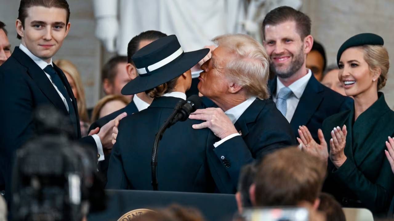 Donald Trump: el beso que Melania recibió con incomodidad y estalló las redes sociales