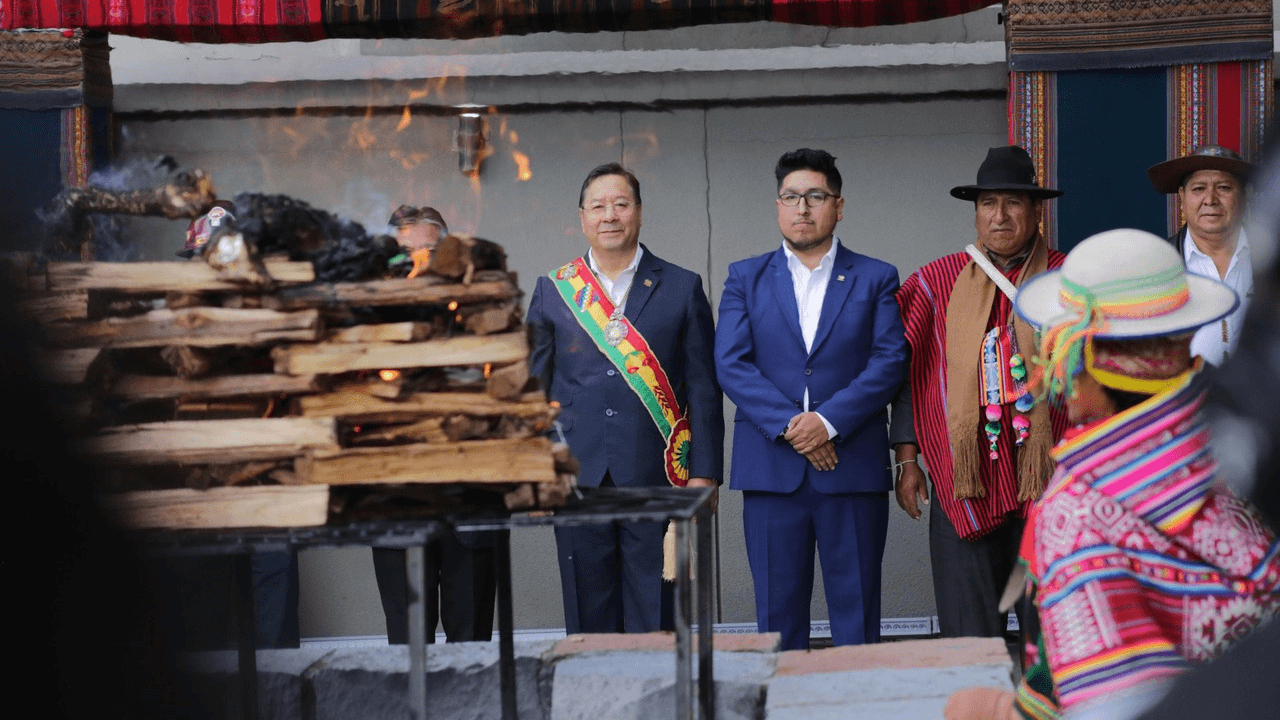Arce inicia la celebración por los 16 años del Estado Plurinacional con una ceremonia ancestral