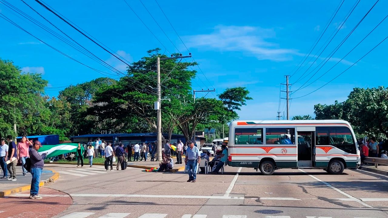 Micreros mantienen protestas por pasaje y anuncian nuevo amparo contra reordenamiento