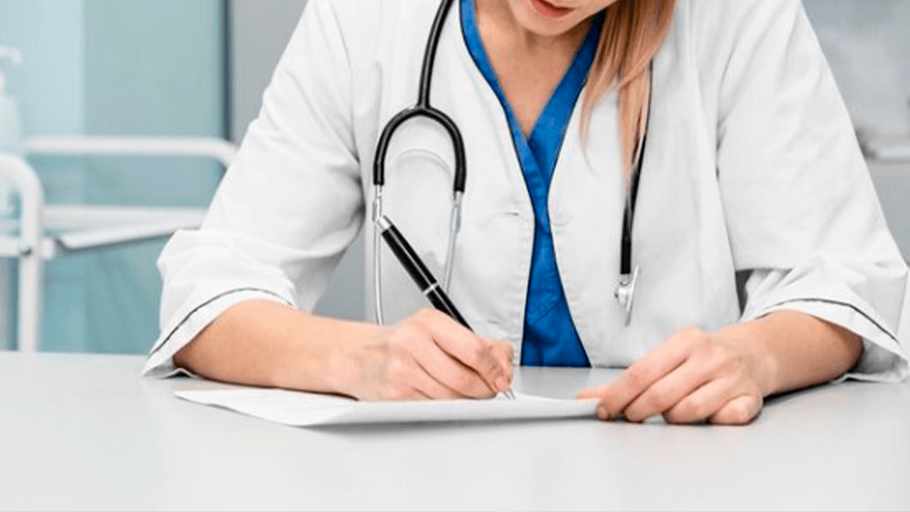 Aprehenden a falsa doctora en Guayaramerín por uso de título médico falsificado 