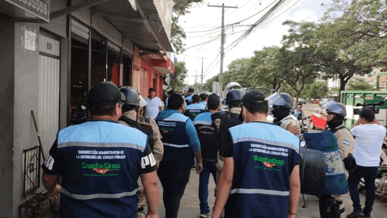 Operativo de despeje en los espacios públicos por el mal uso de las aceras