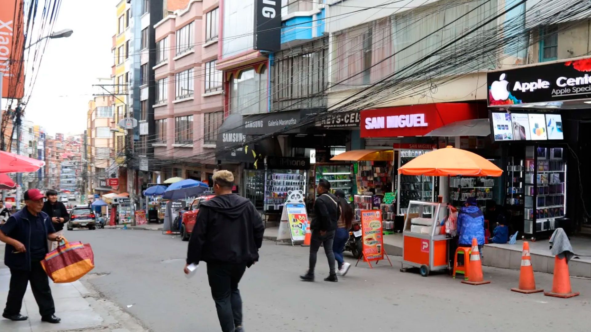 La Paz implementará paradas de transporte público en la calle Eloy Salmón