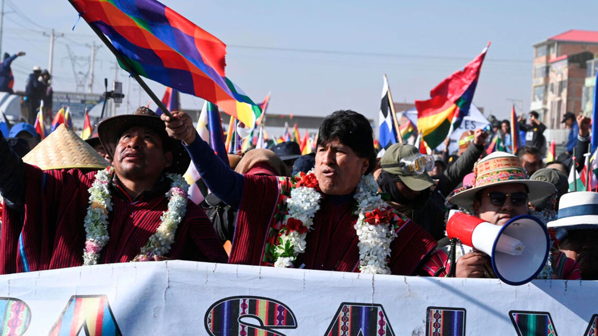 Evo Morales anuncia candidatura con "sigla prestada" y marcha hacia La Paz