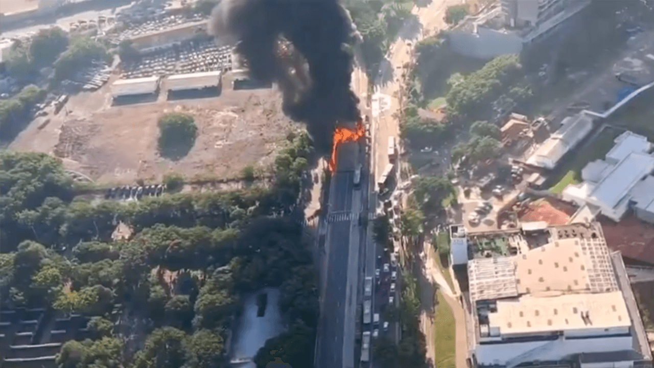 Avioneta se estrella en una avenida de Sao Paulo: dos muertos y siete heridos