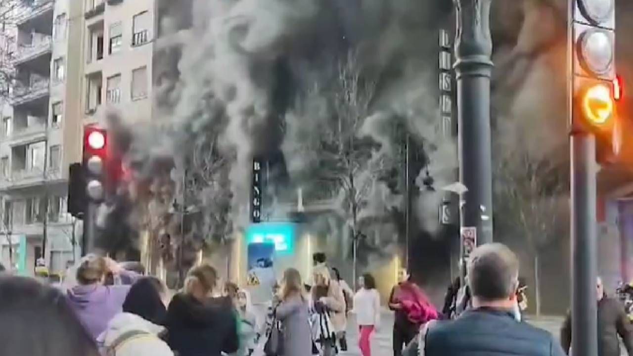Incendio en bingo de Valencia deja 14 personas atendidas por inhalación de humo
