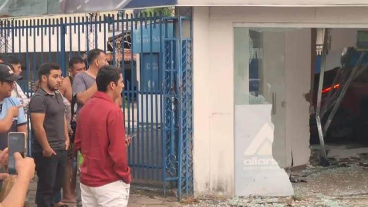 Santa Cruz: hallan Bs 150.000 y medio kilo de oro en vehículo que atropelló a una mujer