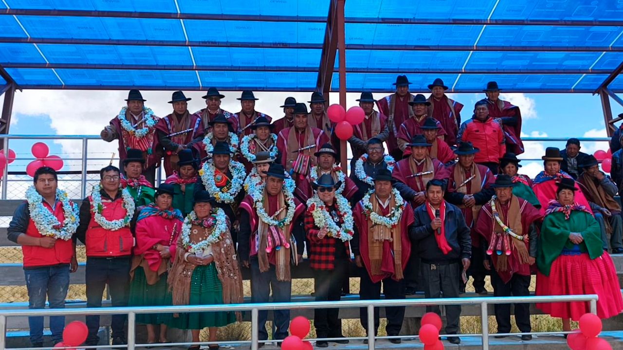 Bajo Milluni celebra su 72 aniversario con nuevas graderías en su cancha