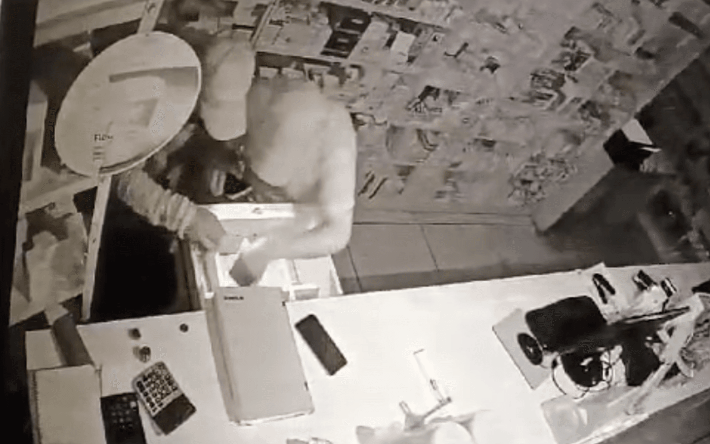 Violento robo en farmacia de Santa Cruz