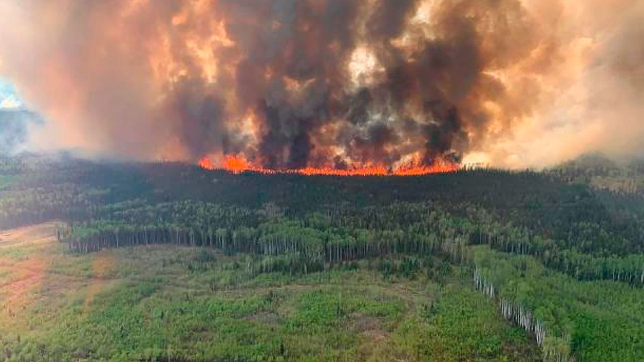 Incendios se intensifican en Canadá y podrían durar todo el verano