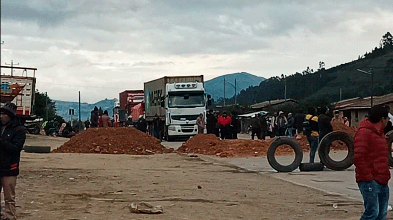 Suspensión temporal de la carretera nueva Cochabamba-Santa Cruz por bloqueos en Yapacaní 