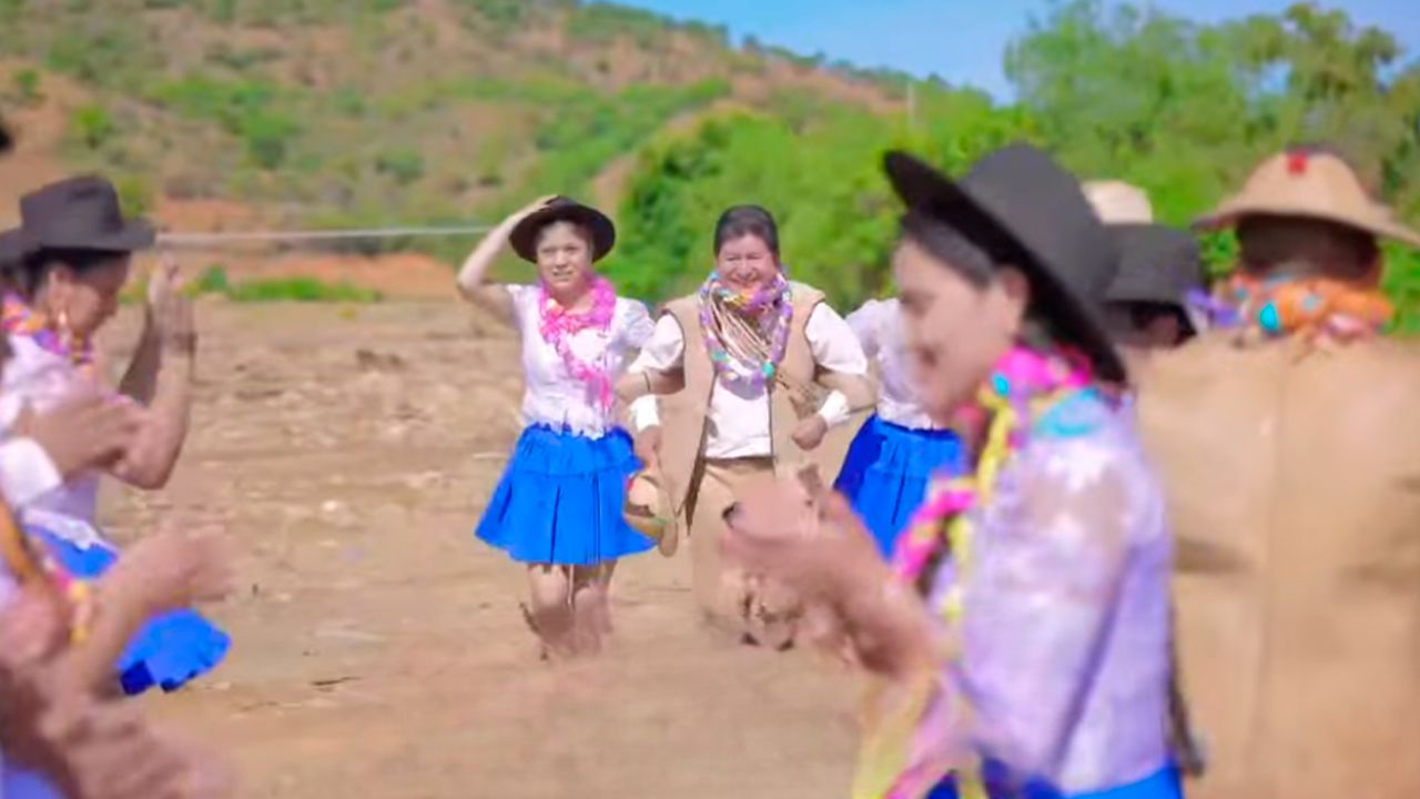 Montaño dedica copla carnavalera a Evo Morales y asegura que solo será candidato en Chonchocoro