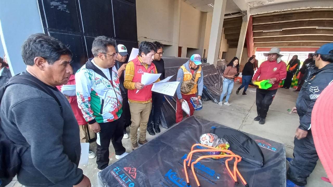 Dotación de material deportivo a unidades educativas en la ciudad de el Alto