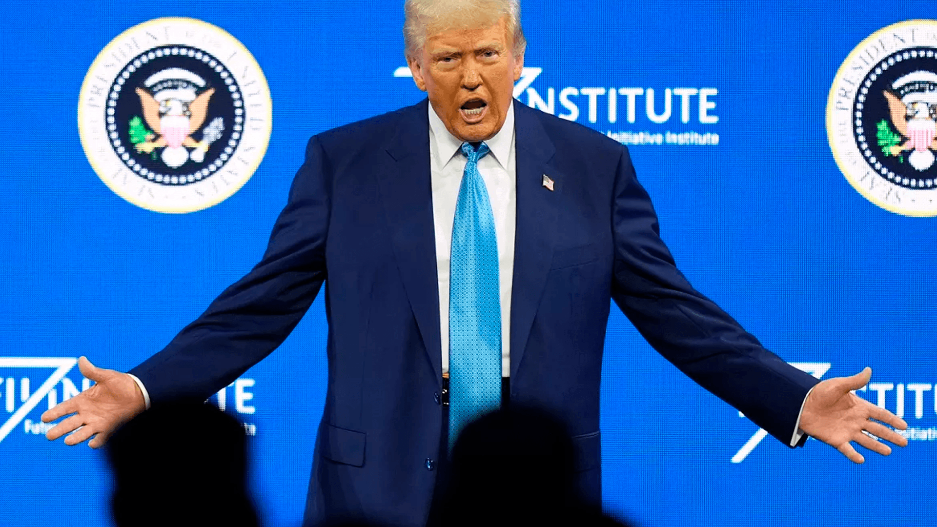 Trump anuncia aranceles del 25% a productos de la UE y Bruselas advierte con represalias