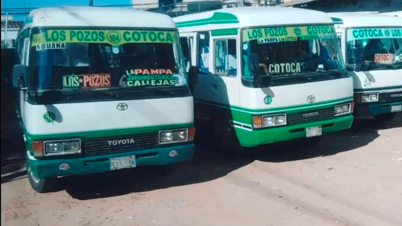 Bloqueo en la ruta a Cotoca: transportistas en protesta rechazan la reducción de tarifas