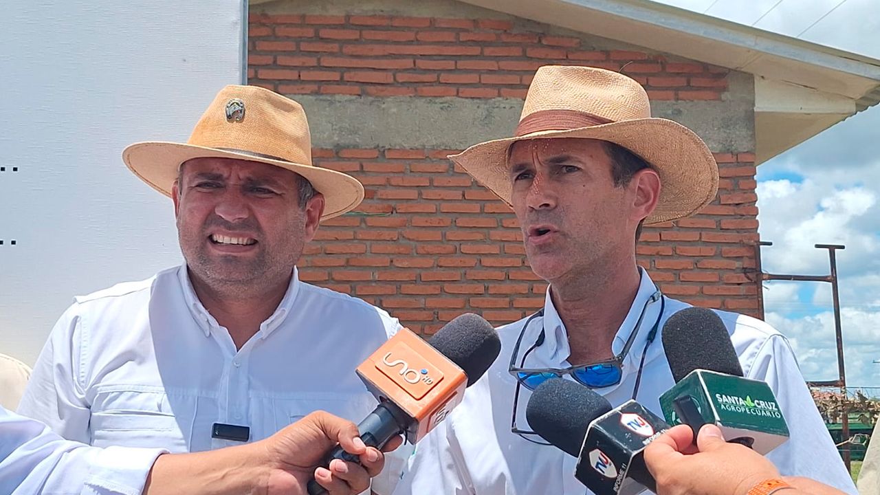 Comitiva de ganaderos inspecciona el confinamiento El Tinto y denuncia abandono
