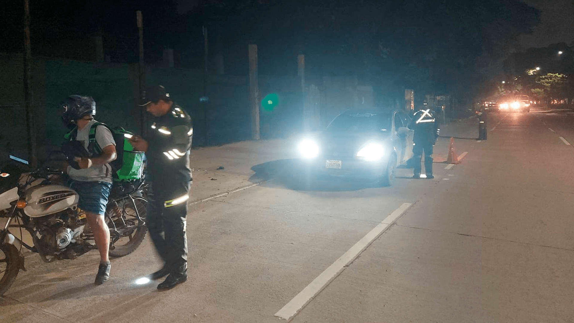 Delincuentes asaltan tres joyerías en la calle Charcas y huyen disparando al aire