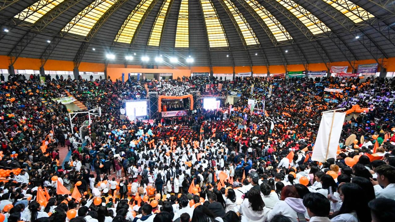 El Alto celebra su 40 aniversario con la entrega de un moderno coliseo en la UPEA