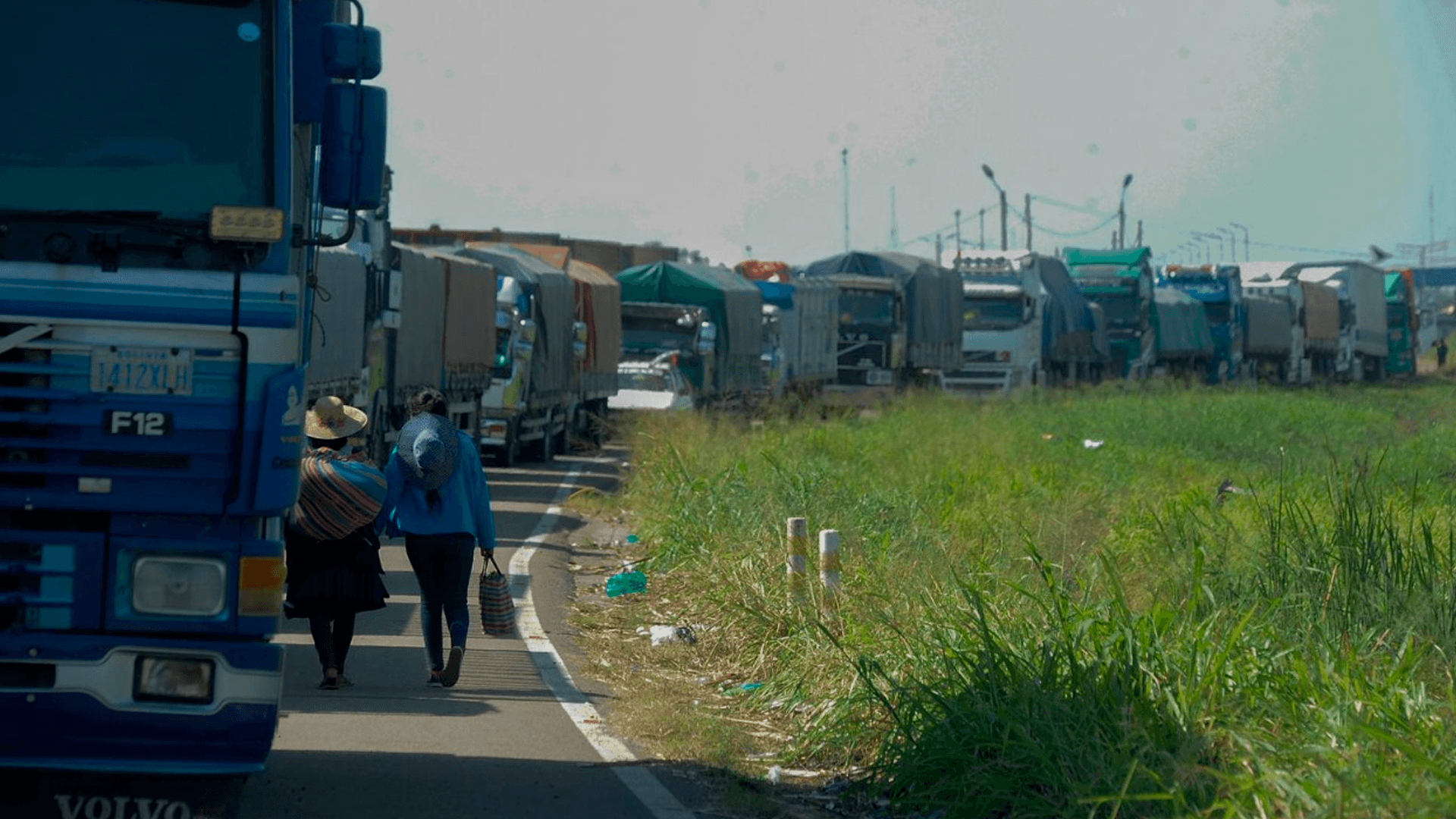 Reportan bloqueos en carreteras hacia Cochabamba, La Chiquitania y el occidente del país