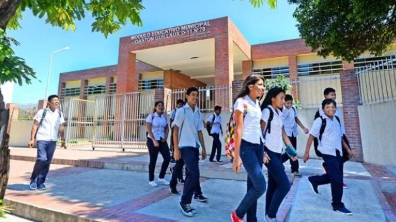 Evalúan clases virtuales en colegios ante la escasez de combustible