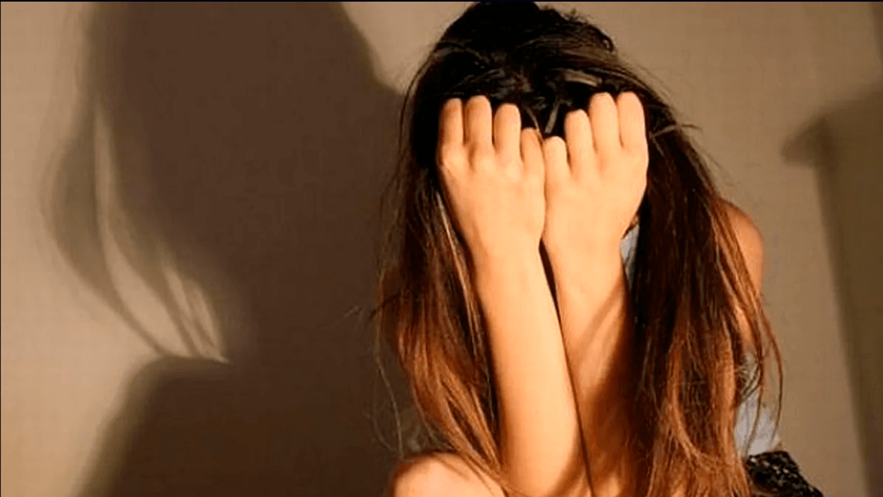 Joven denuncia abuso sexual por parte de su jefe y su pareja tras consumo de alcohol