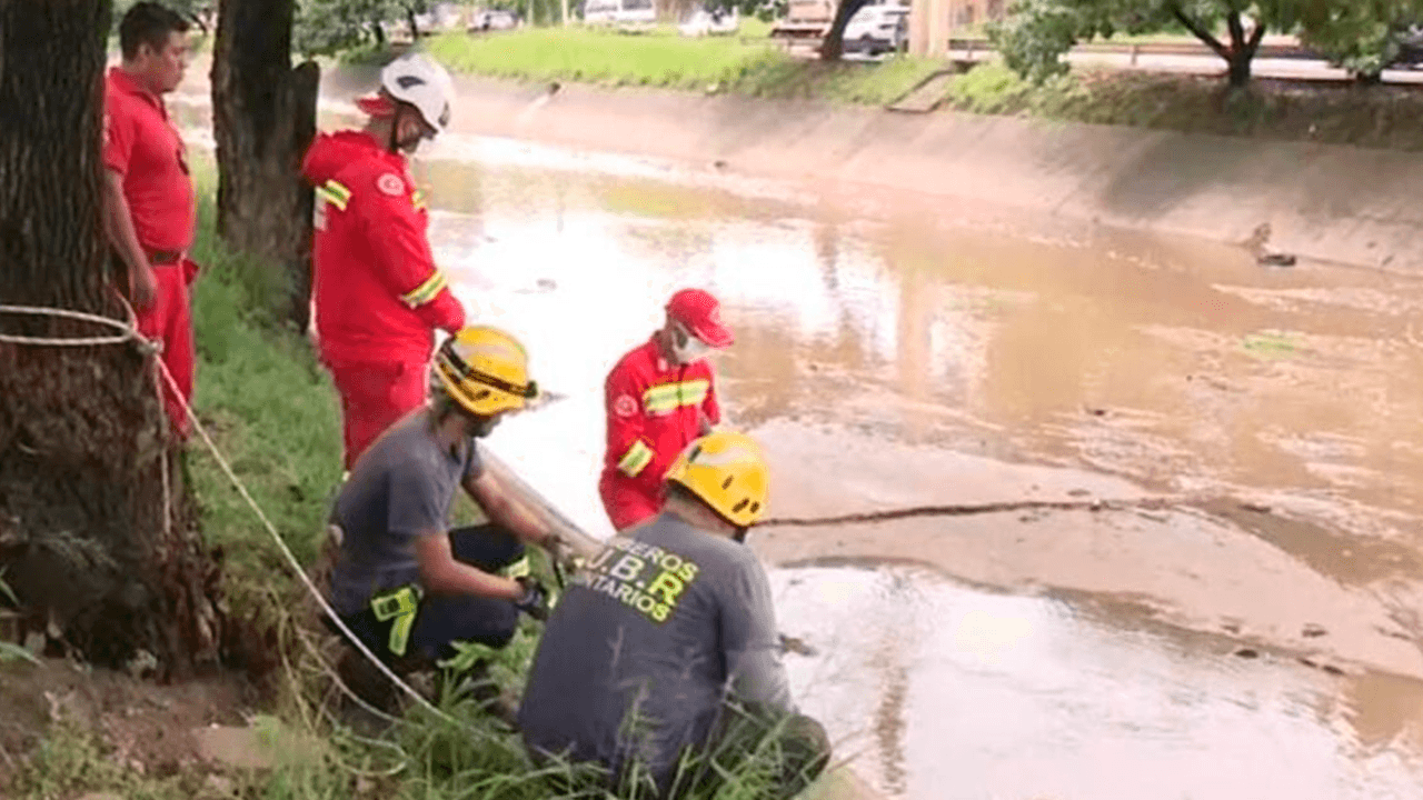 Fallecido en canal de drenaje sería una persona en situación de calle