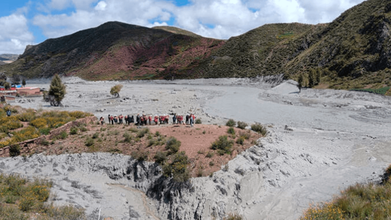 Desbordamiento de la laguna Kenko afecta a más de 40 familias en Andavilque, Potosí