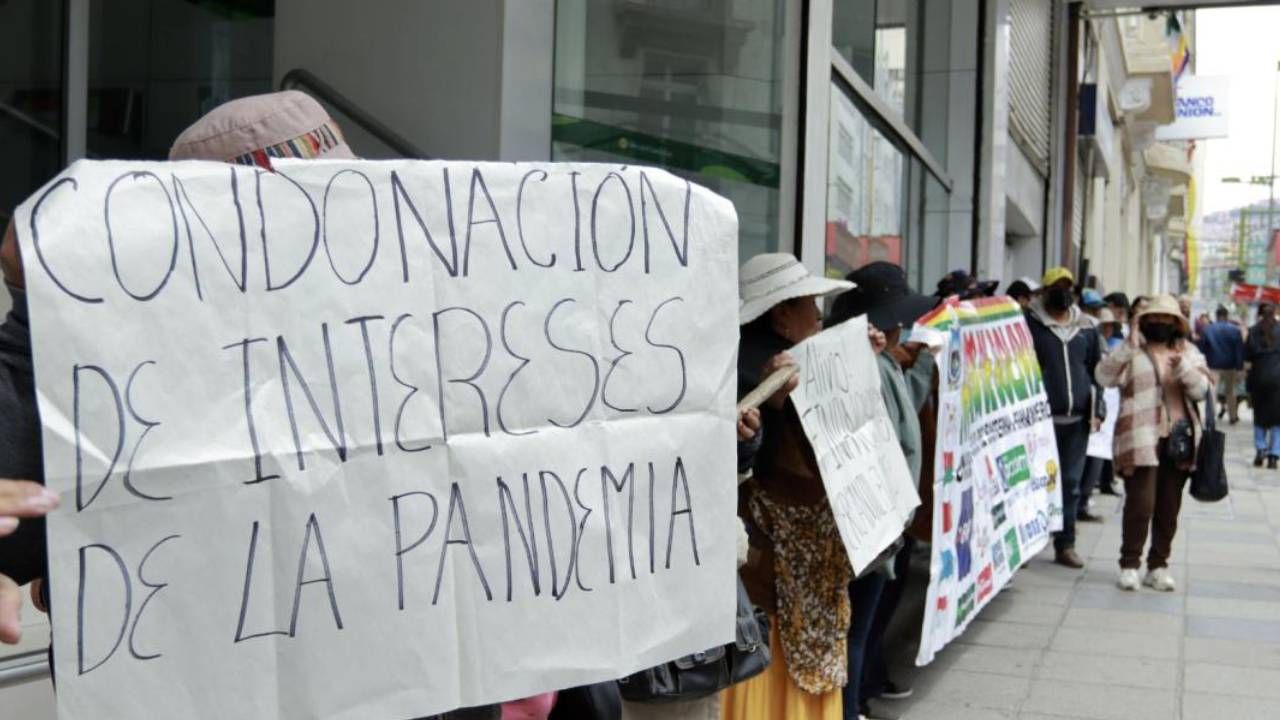 Maestros de La Paz proponen nacionalizar la banca y la agroindustria para enfrentar la crisis