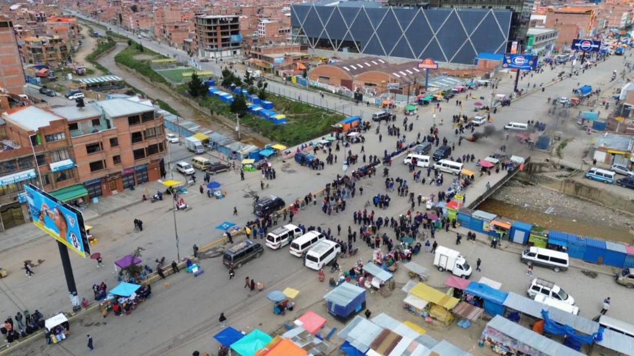 Choferes de El Alto suspenden el paro indefinido
