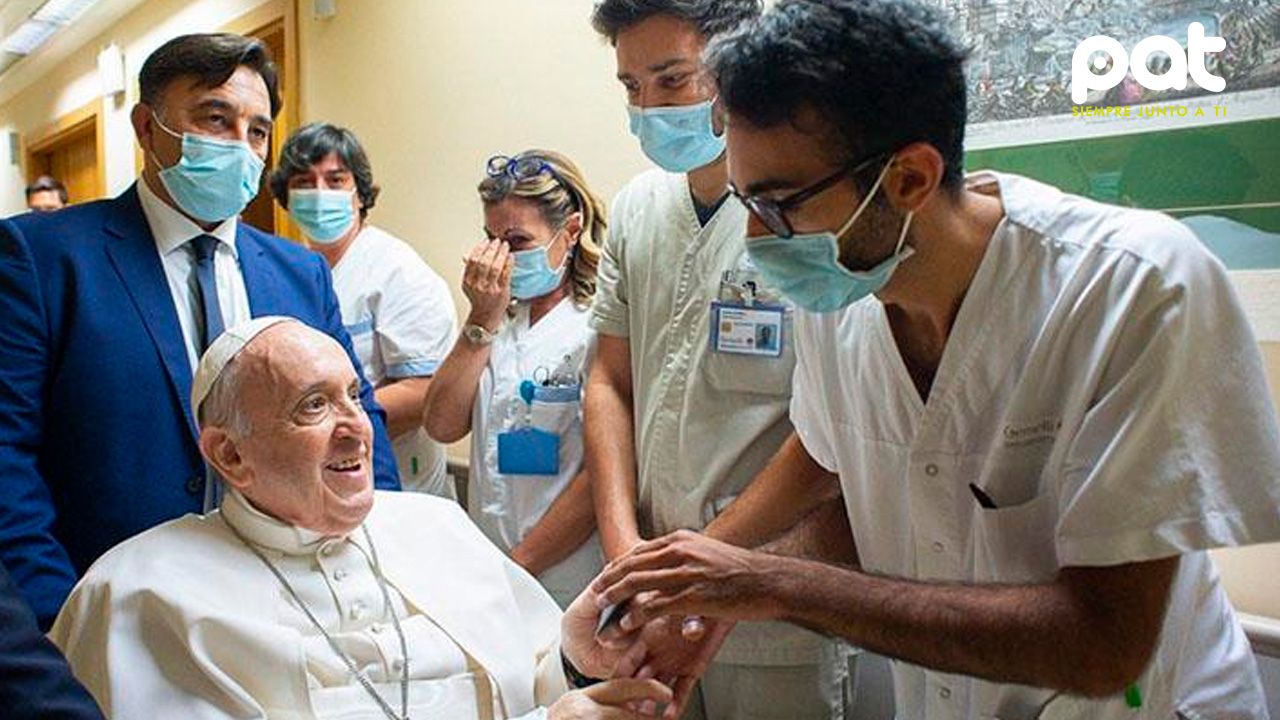El Papa Francisco sigue mejorando y continúa al frente de la Iglesia a pesar de su hospitalización