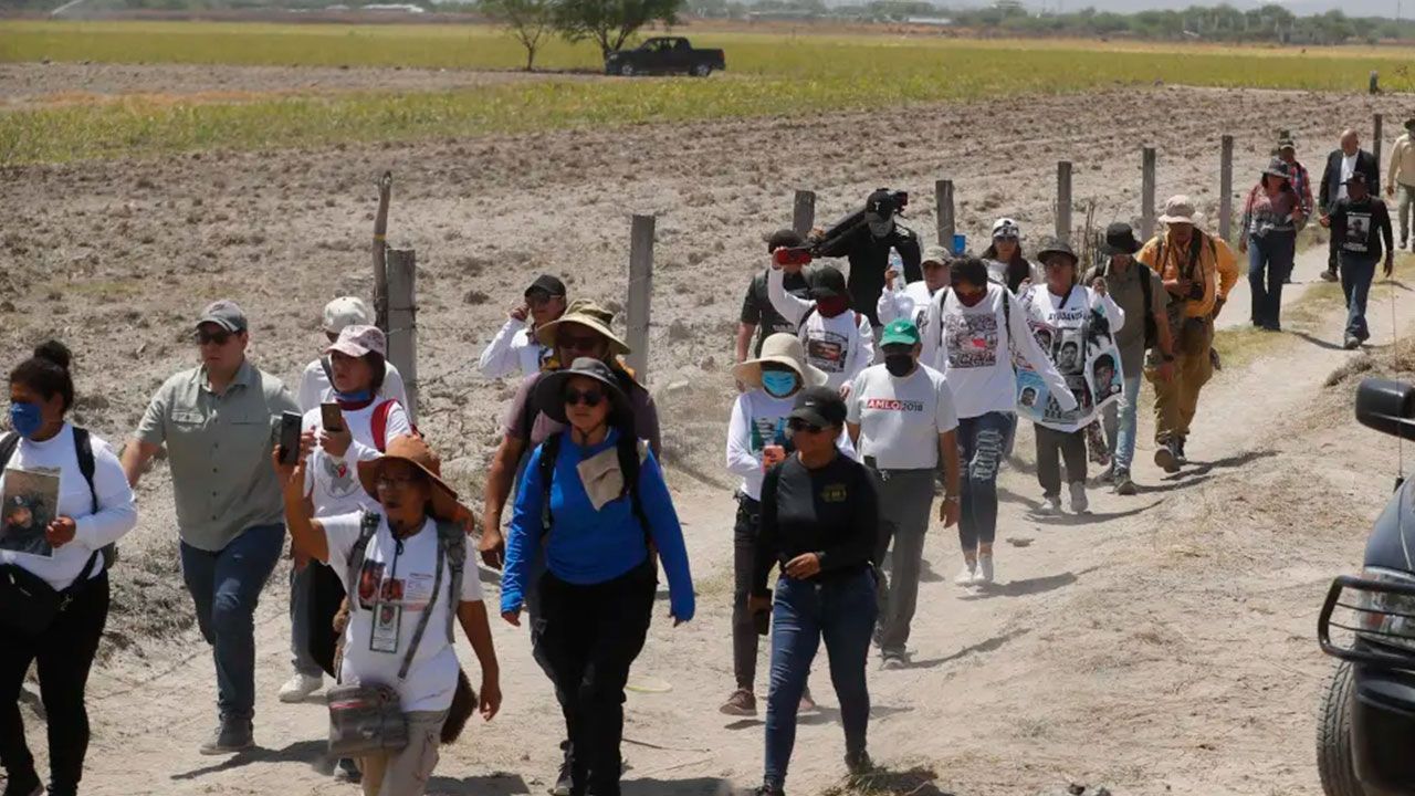 Familiares de desaparecidos critican visita al rancho en Jalisco como una “simulación"  