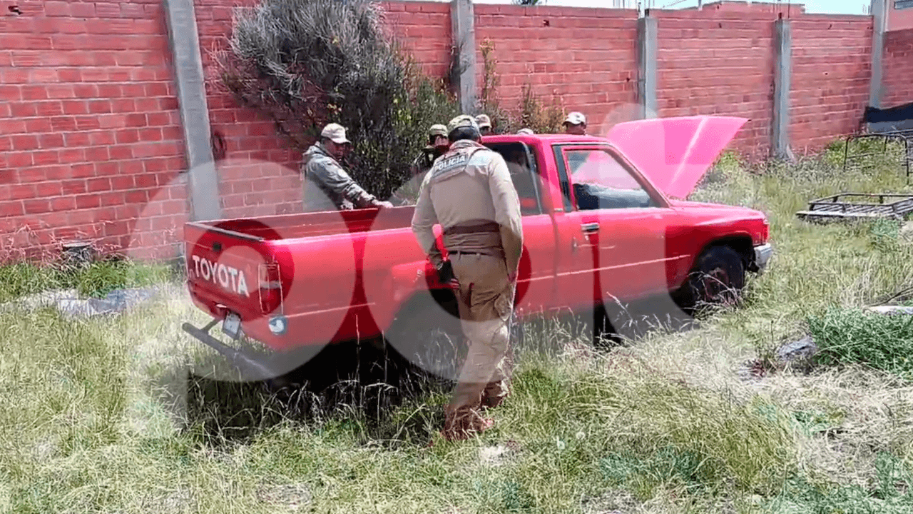 Hallan dos vehículos robados y autopartes en un garaje en El Alto 