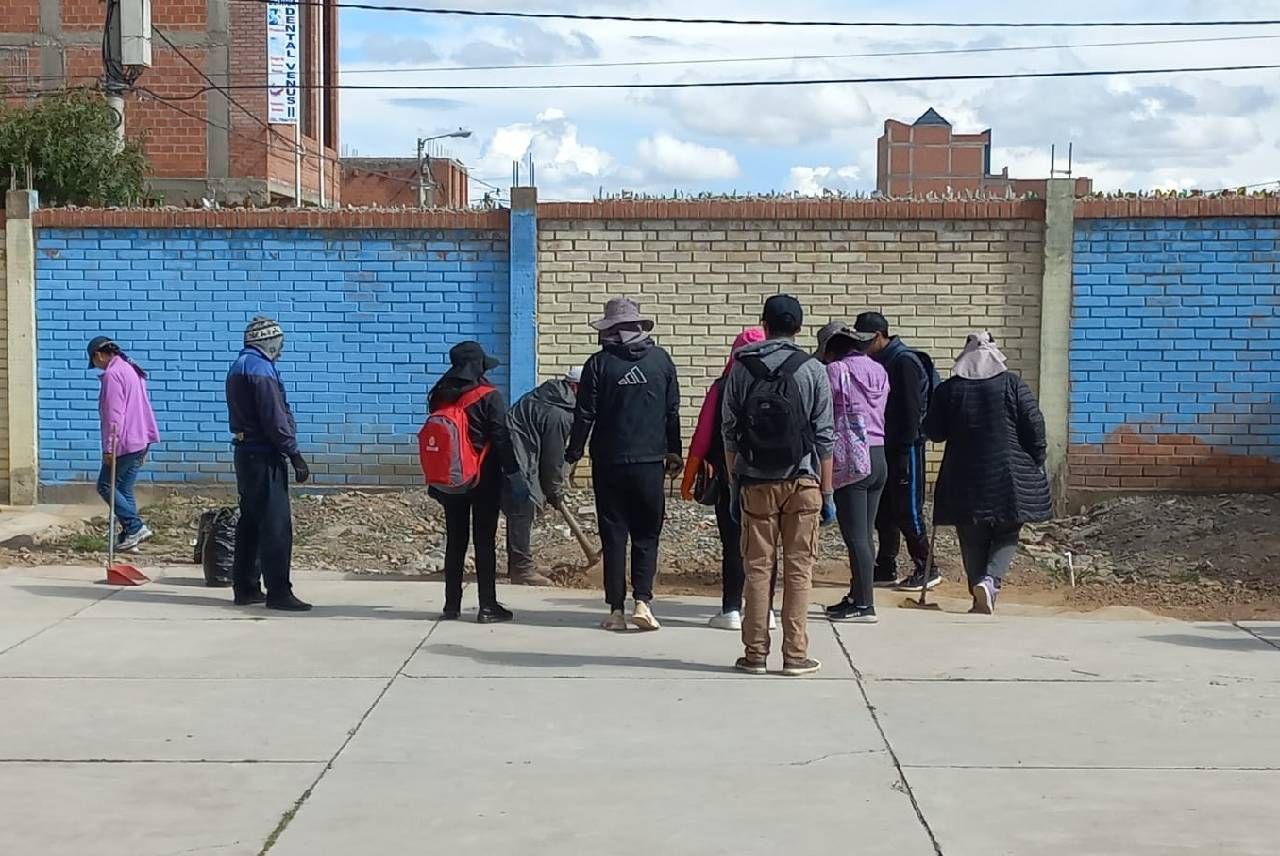 80 funcionarios ediles hacen un mantenimiento integral de la Unidad Educativa América I