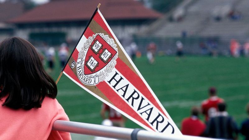 Director de la morgue de Harvard acusado de vender partes de cadáveres