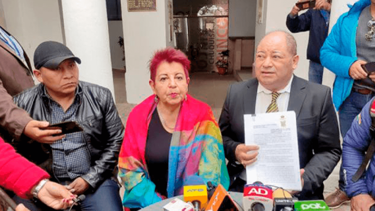 Exministros de Evo denuncian y Fiscalía abre investigación contra YPFB