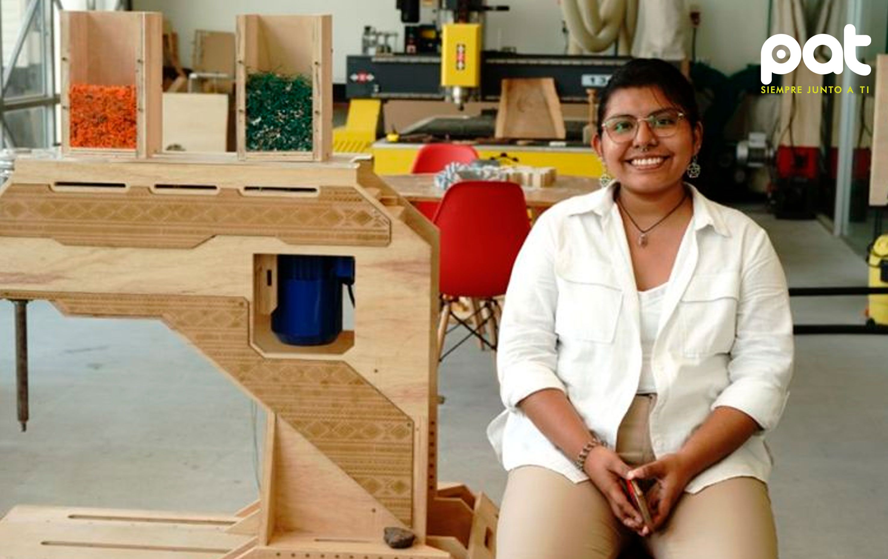 Máquina boliviana convierte plástico reciclado en fibra textil y busca expandirse globalmente
