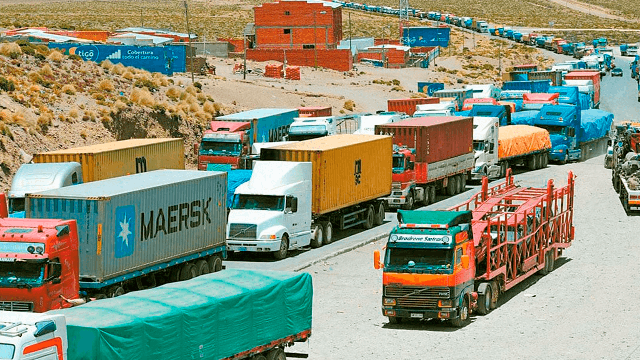 Plazo del Gobierno para normalizar combustibles vence este lunes; choferes convocan a paro naciona