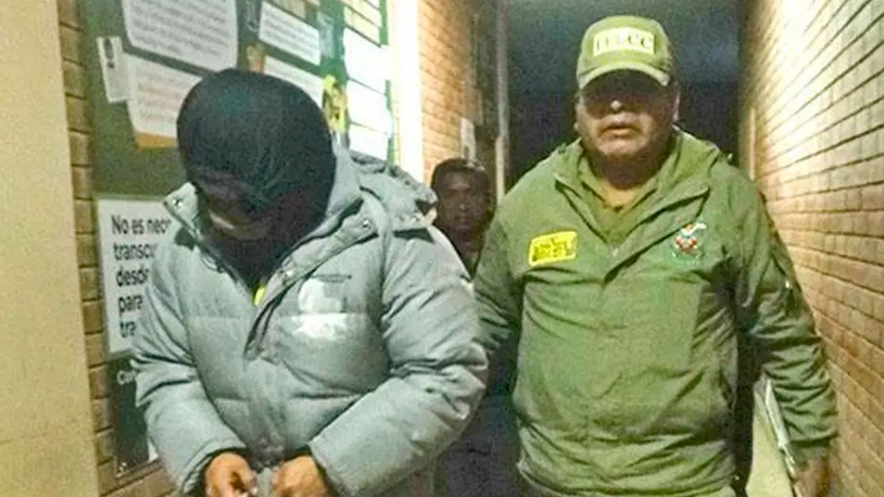 Fotoperiodista acusado de violación es enviado a prisión; Fiscalía investiga posible negligencia